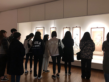 Ewha Womans University Museum Docents