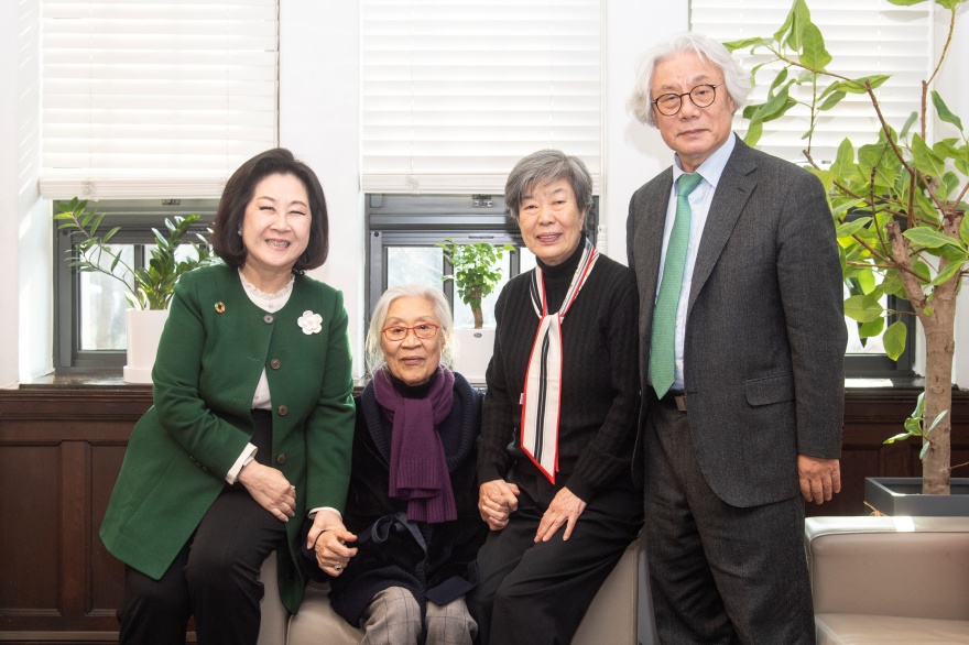 [동정] 김정옥 김희경유럽정신문화장학재단 이사장 접견