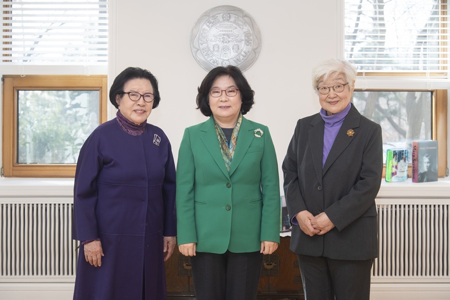 [동정] 이혜숙, 김태련 명예교수 총장 초청 오찬