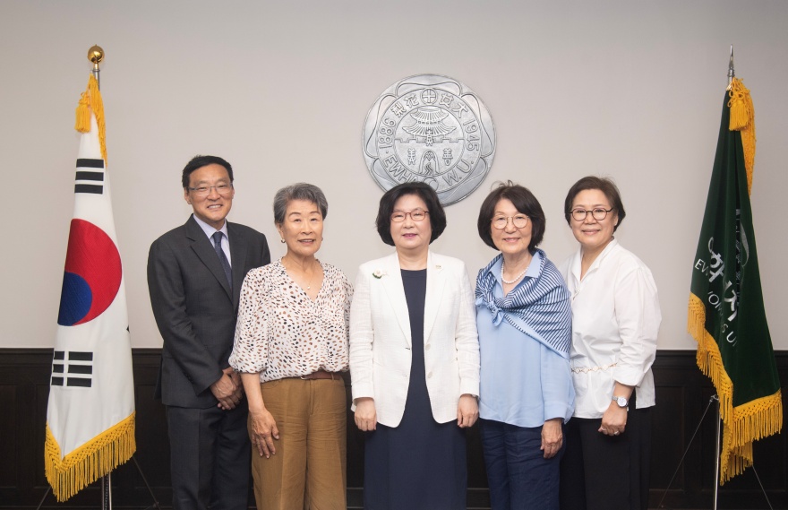 [동정] 이화국제재단 이사 접견 및 총장 초청 오찬